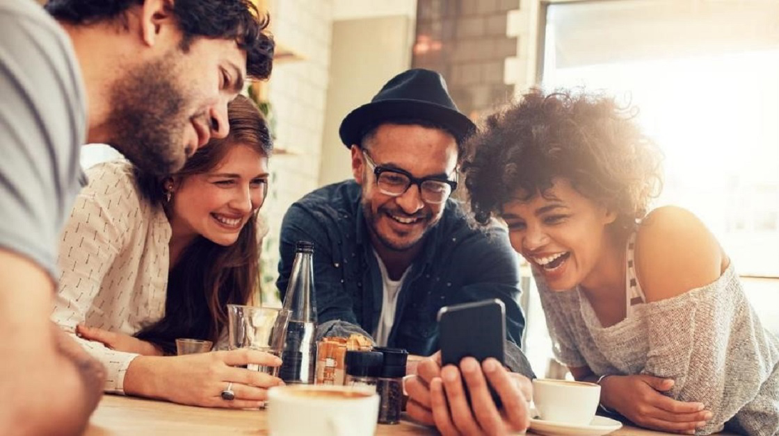 friends_viewing_video_content_on_a_smartphone.main